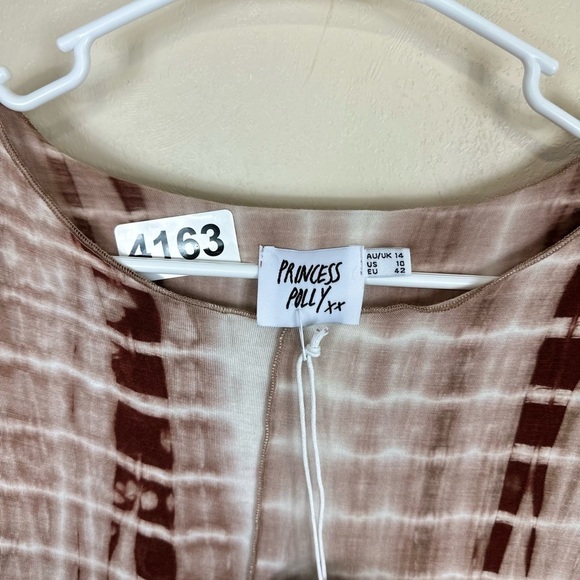 Princess Polly size 10 nwt long sleeve. P2p 17-1/2 length 36 - Picture 3 of 5